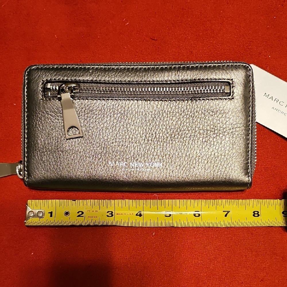 NEW MARC JACOBS METALLIC GRAY LEATHER CLUTCH WALLET